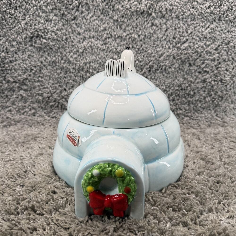 Peanuts Snoopy Igloo Figural Hand Painted Ceramic Cookie Jar Christmas New Box